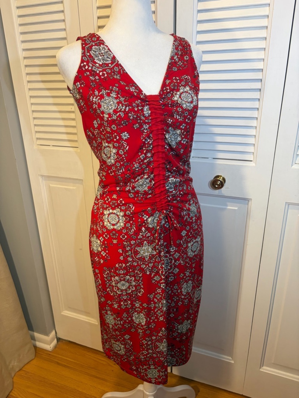 Ellen Tracy Red Floral Ruched V-Neck Midi Dress